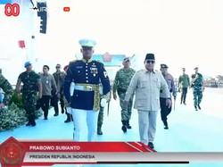 Prabowo Hadiri Upacara Gelar Pasukan dan Kehormatan Militer di Batujajar