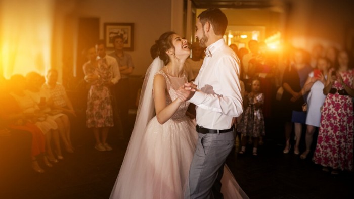 Rekomendasi Lagu Pernikahan/ Foto: freepik.com/senivpetro