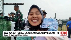 VIDEO: Warga Antusias Saksikan Gelar Pasukan TNI