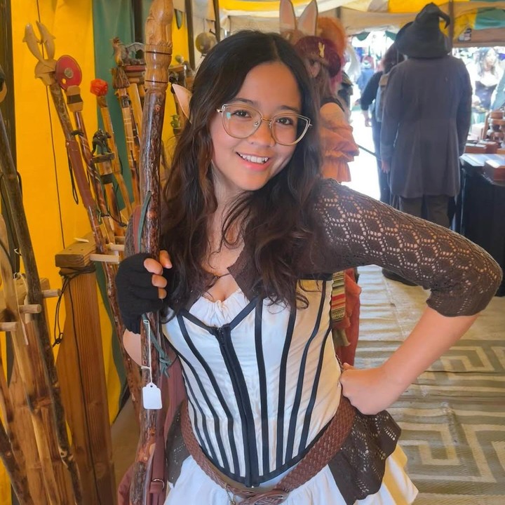 <p>Cinta putri presenter Uya Kuya juga menetap di Amerika Serikat untuk melanjutkan kuliahnya di Pasadena City College. Cinta diketahui tinggal di Los Angeles, California, bersama adiknya Nino. Di sela kesibukan kuliah, Cinta menyempatkan diri untuk bekerja <em>part time</em>. (Foto: Instagram @cintakuya)</p>