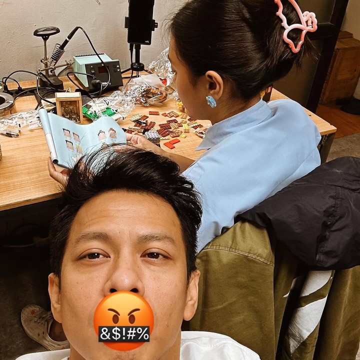 <p>Buah jatuh tak jauh dari pohonnya, ternyata Alleia juga menyukai mainan yang sama dengan sang ayah. &ldquo;Mainan bapaknya diambilllllllllll,&rdquo; tulis Ariel, dikutip dari laman Instagram <em>@arielnoah,</em> Senin (11/8/2025).&nbsp;(Foto: Instagram@arielnoah)</p>