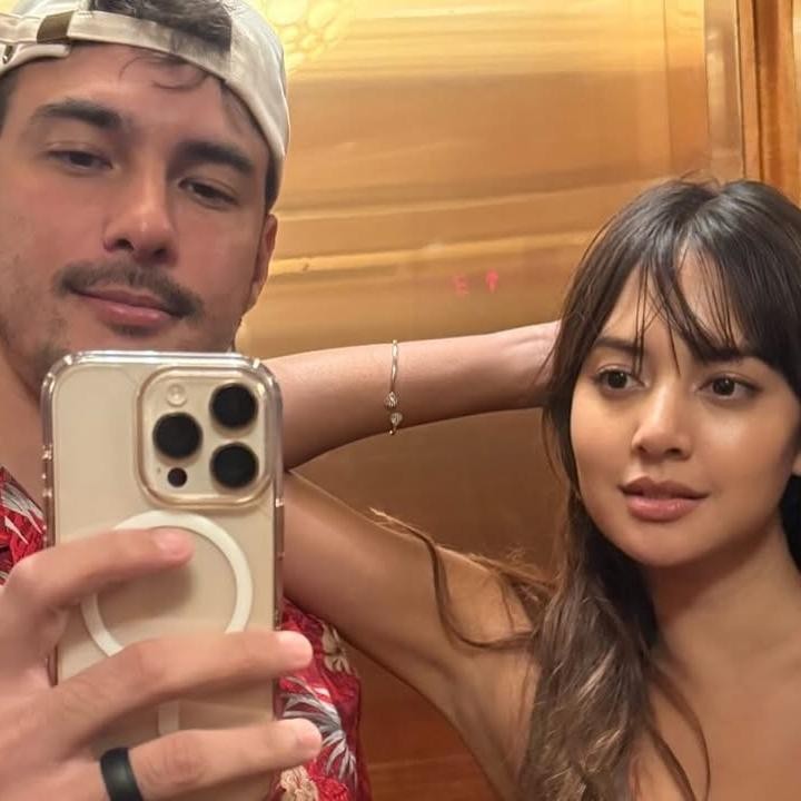 <p>Artis Aurelie Moeremans baru saja mengumumkan kehamilan pertamanya ke publik. Tak lama setelah membagikan kabar bahagia, Aurelie dan sang suami Tyler Bigenho terbang ke Hawai untuk menjalani <em>babymoon</em>, Bunda. (Foto: Instagram @aurelie)</p>