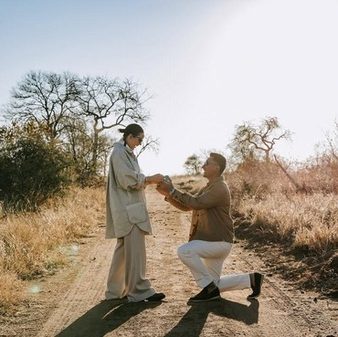 Kabar Bahagia, Darma Mangkuluhur Cucu Soeharto Lamar Kekasih DJ di Afrika