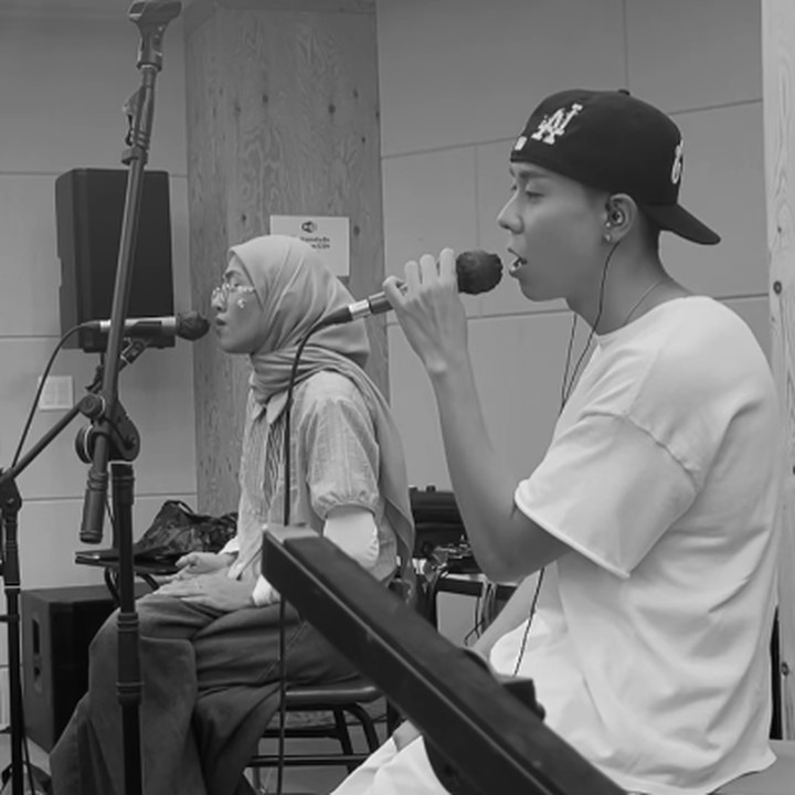<p>Usut punya usut, Feby dan Loco tampil di salah satu program musik <em>L1VE WIRE</em> yang tayang di Mnet TV pada Jumat (8/8/2025). Dilansir dari kanal YouTube <em>Mnet TV,</em> keduanya membawakan lagu duet baru yang berjudul <em>No Where.&nbsp;</em>(Foto: Instagram@fbyputrinc)</p>