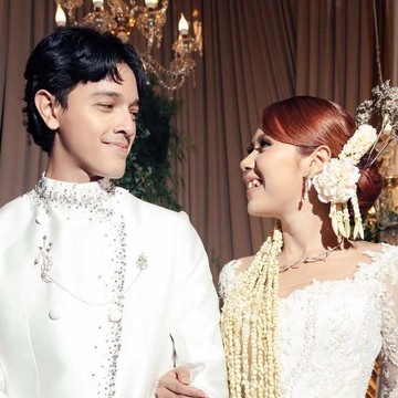 So Dreamy! Deretan Busana Pernikahan Nadin Amizah, Kebaya Klasik hingga Gaun Pink