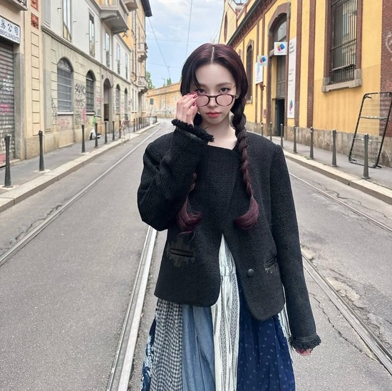 Get The Look: Intip Modest Look yang Simpel ala Karina aespa