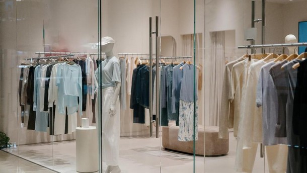Rahasia dan Strategi Sukses Brand Loro Piana dan Quiet Luxury Sejenisnya
