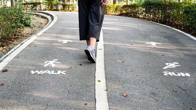 Jalan kaki biasa sudah memberikan manfaat. Namun metode jalan kaki satu ini mampu melipatgandakan manfaatnya.