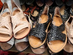 Jiplak Sandal Lokal, Desainer Adidas Minta Maaf