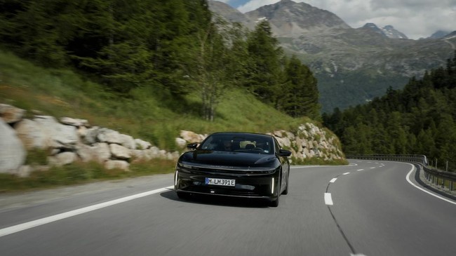 Samsung SDI mengungkap merekalah yang menyuplai baterai untuk Lucid Air Grand Touring saat mencetak rekor dunia jarak tempuh terjauh 1.205 kilometer.