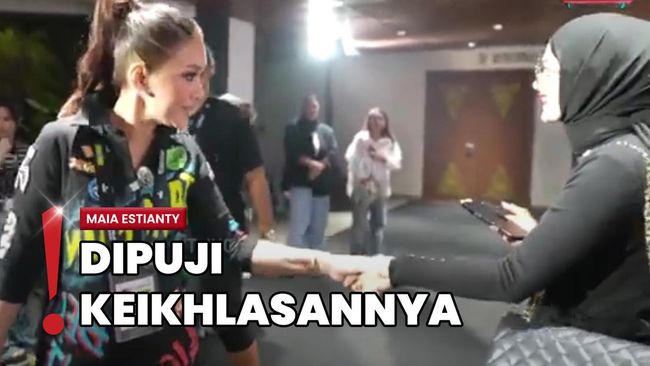 Dukung El Rumi Tinju, Maia Estianty-Mulan Jameela Keciduk Salaman