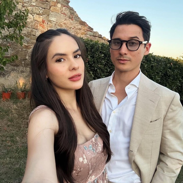 <p>Aktor Nino Fernandez baru-baru ini terbang ke Italia untuk menghadiri pernikahan sang adik, Millane Fernandez. Nino tak sendiri, Bunda. Ia mangajak pasangannya, Steffi Zamora ke pernikahan Millane. (Foto: Instagram @steffizamoraaa)</p>
