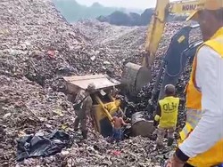 Kronologi Operator Buldoser Tewas Tertimbun di TPA Galuga Bogor