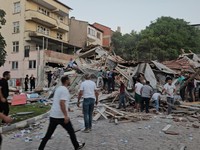 Potret Gempa Dahsyat M 6,1 Goyang Turki, Warga Panik-Korban Berjatuhan Potret Gempa Dahsyat M 6,1 Goyang Turki, Warga Panik-Korban Berjatuhan