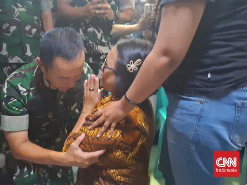 Ibu Prada Lucky Nangis Berlutut Memohon Keadilan ke Pangdam Udayana