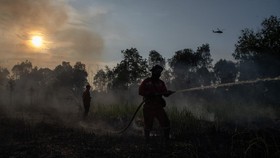 FOTO: Pemadaman Titik Api Karhutla di Ogan Ilir 