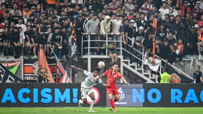 Souza Beber Sebab Arlyansyah Nangis saat Jeda Persija vs Persis Mauricio Souza membeberkan karena Arlyansyah Abdulmanan menangis saat jarak babak pertama pertandingan Persis Solo versus Persija Jakarta.