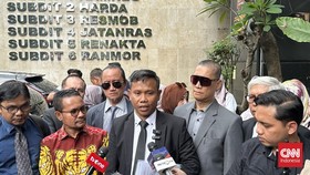 Kuasa hukum tim penggugat ijazah Gibran mendatangi ke DPR RI, mendorong wakil rakyat mengaktifkan klausul pemakzulan di UUD 1945.