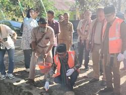 Ayodhia Kalake Groundbreaking Jalan Nasional Senilai Rp 8 Miliar di Alor