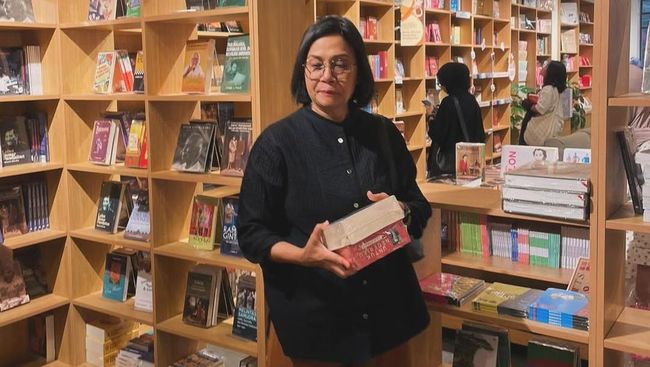 Sri Mulyani Bangga Keciduk Mesra dengan Suami Saat Upacara 17-an di Istana