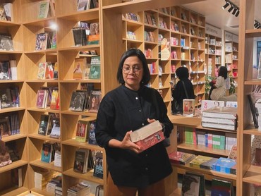 Sri Mulyani Bangga Keciduk 'Mesra' dengan Suami Saat Upacara 17-an di Istana