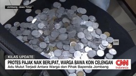 VIDEO: Protes Pajak Naik Berlipat, Warga Bawa Koin Celengan