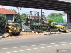 3 Truk Tinja Buang Limbah di Selokan Jaktim, DLH Bakal Beri Sanksi