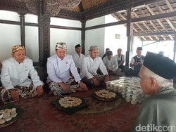 Doa dan Sedekah untuk Tolak Bala Lewat Tradisi Ngapem di Keraton Kasepuhan