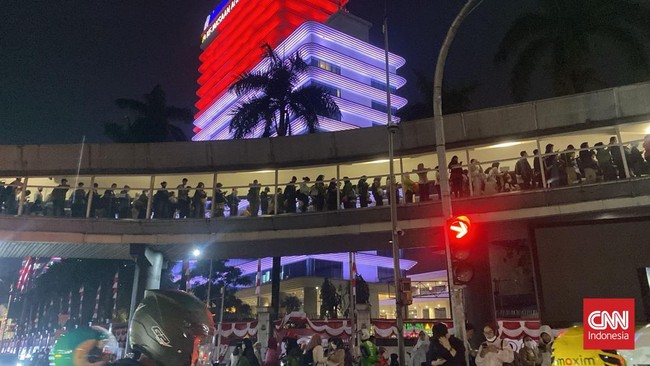 Layanan Transjakarta mengalami keterlambatan pascahujan hingga menyebabkan antrean penumpang, termasuk halte CSW yang jadi hub koridor 1, koridor 13, dan MRT.