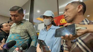 img-title Laporkan Kasus Dugaan Pencemaran Nama Baik, Azizah Salsha Ingin Kasih Efek Jera