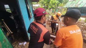 Baznas Gelar Aksi Resik di Ponpes Umar bin Khattab Pascabanjir