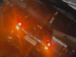 Angin Kencang, Billboard Roboh Timpa 3 Mobil di Medan
