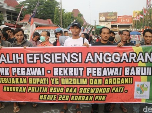 Eks Honorer RSUD Pati Ikut Demo Masyarakat Pati Bersatu Protes Bupati