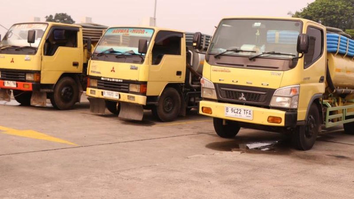 Bau Parah, 3 Truk Tanki Buang Tinja Sembarangan ke Selokan di Jakarta