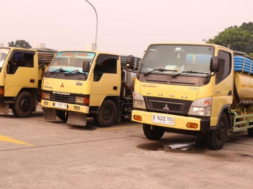 Bau Parah, 3 Truk Tanki Buang Tinja Sembarangan ke Selokan di Jakarta