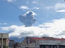 Erupsi Lagi, Gunung Marapi Semburkan Abu Vulkanik Setinggi 1,6 Kilometer