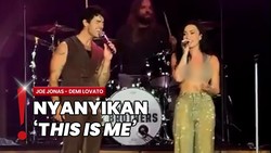 img-title Joe Jonas-Demi Lovato Reuni di Panggung, Bakal Ada 'Camp Rock 3'?