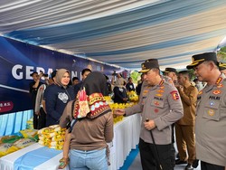 Kapolri Tinjau GPM Polda Banten, Distribusikan 15,5 Ton Beras SPHP untuk Masyarakat