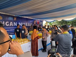 Kapolri Cek Gerakan Pangan Murah Polda Banten, Warga Ucapkan Terima Kasih