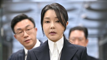 FOTO: Eks Ibu Negara Korsel Ditahan, Dituduh Campur Tangan Pemilu