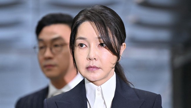 Pertama dalam Sejarah Korsel, Eks Ibu Negara Didakwa Tuduhan Suap Kim Keon Hee, istri mantan Presiden Korea Selatan yang telah digulingkan, Yoon Suk Yeol, resmi didakwa atas kasus suap dan sejumlah tuduhan kriminal lainnya.