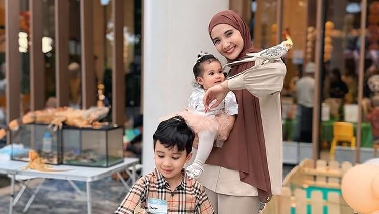 Momen Ukkasya Anak Zaskia Sungkar Main Bareng Sang Adik Humaira