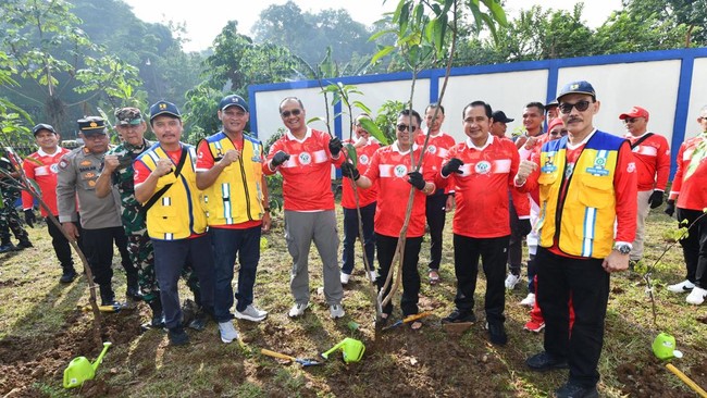 Festival Ciliwung adalah kegiatan tahunan kolaborasi Pertamina, KLH, dan Pemda yang melestarikan dan mengedukasi pentingnya menjaga ekosistem Sungai Ciliwung.