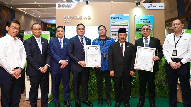 PT Pertamina Patra Niaga memperluas sertifikasi Sustainable Aviation Fuel (SAF) ke tiga bandara, mendukung pengurangan emisi karbon dan transisi energi.
