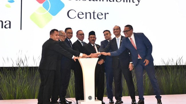 Pertamina meluncurkan peta jalan Net Zero Emission untuk mendukung ketahanan energi nasional Komitmen ini sejalan dengan pembangunan berkelanjutan di Indonesia.