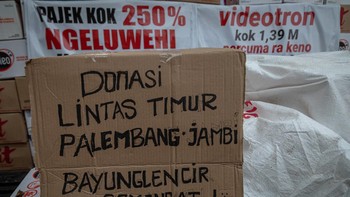 FOTO: Penampakan Tumpukan Donasi untuk Demo Bupati Pati Penuhi Jalan
