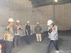 Maraknya Gula Rafinasi Bikin Stok Gudang PG Candi Sidoarjo Menumpuk