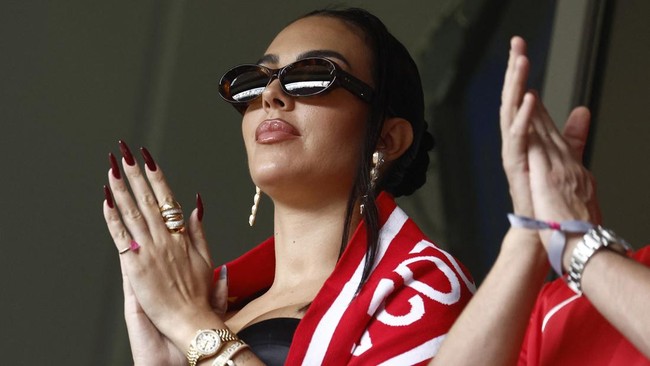 Harga cincin tunangan Cristiano Ronaldo dan Georgina Rodriguez diperkirakan bisa untuk membeli lebih dari 162 paket sound horeg.