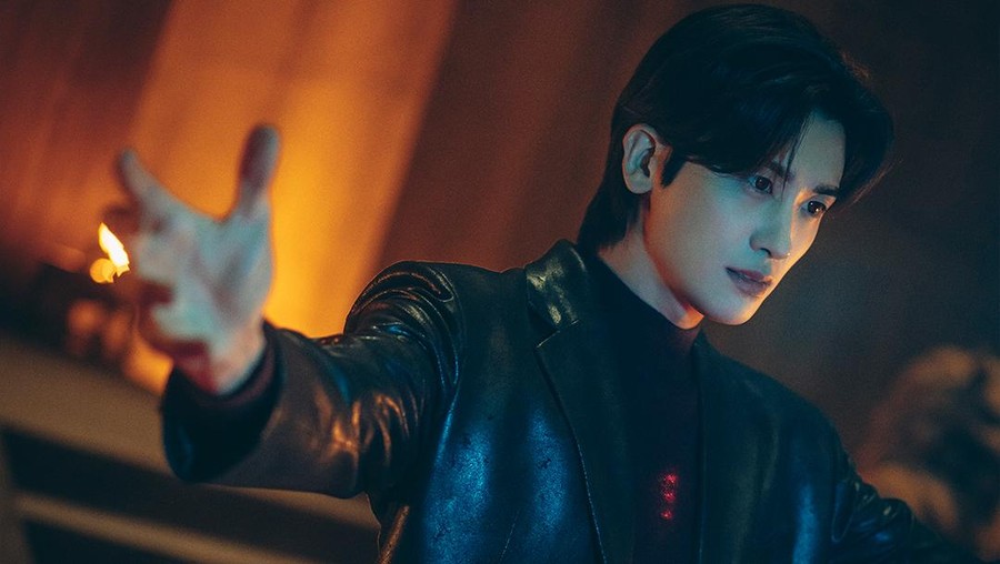 Twelve Park Hyung Sik di drama Korea Twelve.