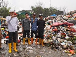 Kunjungi TPA Galuga, Wabup Bogor Terima Keluhan Pekerja soal Penambahan APD